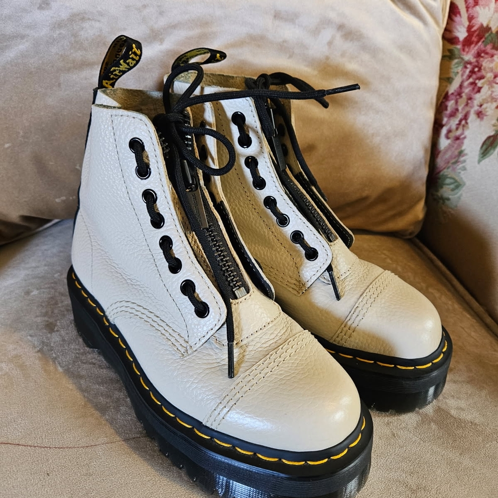 Dr. Martens Sinclair Milled Napa Leather Platform Boots 8US - Picture 9 of 10